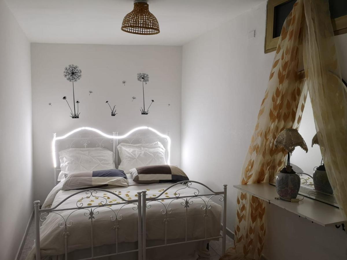 Villa Mina Con Vasca Idromassaggio ตารันโต ภายนอก รูปภาพ