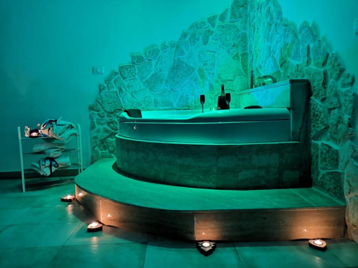 Villa Mina Con Vasca Idromassaggio ตารันโต ภายนอก รูปภาพ