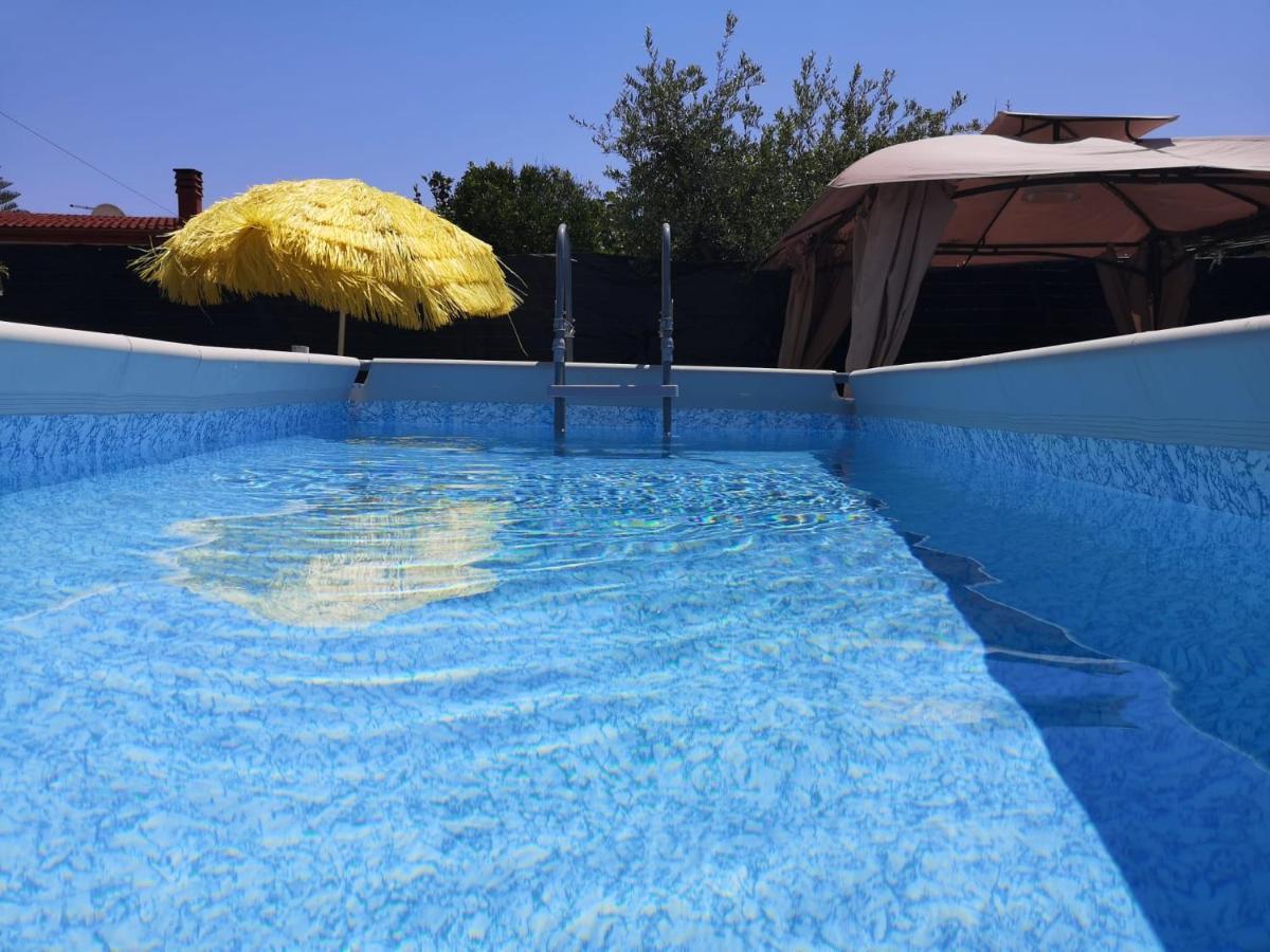 Villa Mina Con Vasca Idromassaggio ตารันโต ภายนอก รูปภาพ